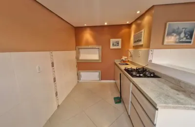 Ampla cobertura com 123m², 2 dormitórios, 1 vaga coberta por convenção.