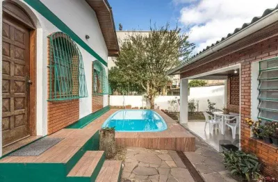 Casa com 3 quartos à venda na Rua Congo, 110, Vila Ipiranga, Porto Alegre