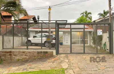 Casa  com sobrado reformado, de dois pisos, com 3 dormitorios sendo duas  suítes