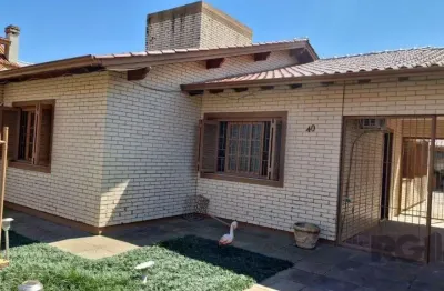 Casa com 2 quartos à venda na Rua Moacyr Godoy Ilha, 40, Guarujá, Porto Alegre