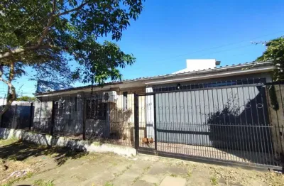 Casa com 3 quartos à venda na Rua Carlos Ferreira, 330, Teresópolis, Porto Alegre