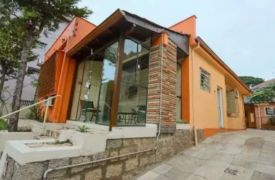 Casa com 3 quartos à venda na Rua Artigas, 214, Petrópolis, Porto Alegre