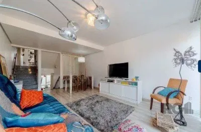 Casa em condominio fechado com 03 dormitórios no bairro camaquã