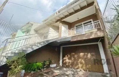 Vende-se belo sobrado com 3 quartos com suíte e 3 vagas cobertas - 182m² - vila