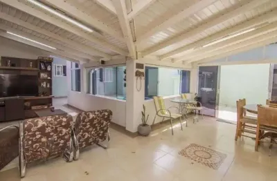Casa com piscina e 4 suítes no bairro vila ipiranga