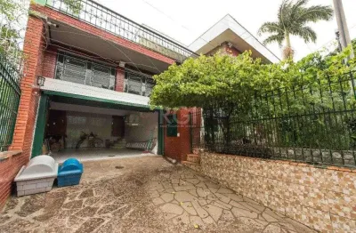 Casa para venda - 317m², 5 dormitórios, sendo 1 suites, 2 vagas - teresópolis