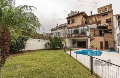 Casa de 484m², 4 dormitórios, 8 vagas no bairro chácara das pedras!