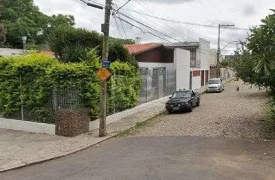 Excelente casa térrea mais um loft construído em edícula anexa, com pátio.