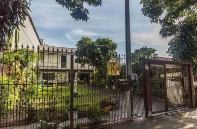 Casa 250m² - 5 dormitórios, 2 suítes e 4 vagas no bairro santa maria goretti