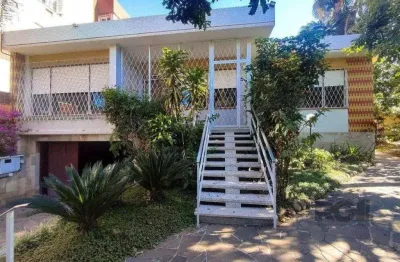 Excelente casa de 290m² com 4 dormitórios e 4 vagas