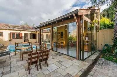 Casa 279m² - 4 dormitórios, 3 vagas no bairro santa tereza