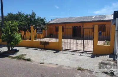 Vende casa com 84m² ,  2 dormitórios, terreno com 300m²