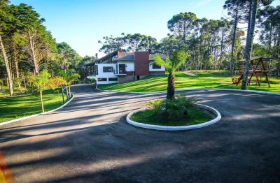 Casa alto padrão localizada a 5 quilômetros do centro de canela, em meio a natur