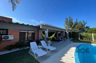 Casa avulsa em atlântida,  totalmente reformada, com 5 dormitórios , duas suítes