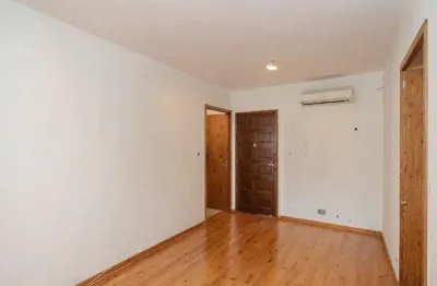 Vende-se apartamento com 2 quartos(1 suíte) e 68m² - petrópolis