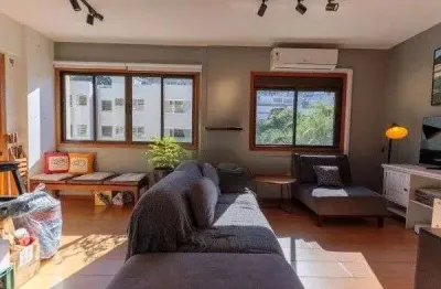 Vende-se apartamento com dois quartos(1 suíte), 73m² e 1 vaga - rio branco