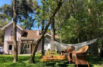 Casa com 2 suítes, lareira, deck, vaga de garagem - 140m² no bairro laje de pedr