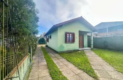 Casa 02 dormitórios e demais peças, amplo terreno plano com 300m².