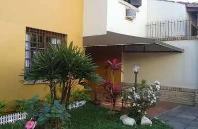 Casa em condomínio, com 3 dormitórios, sendo 1 suíte, 1 vaga coberta, no bairro