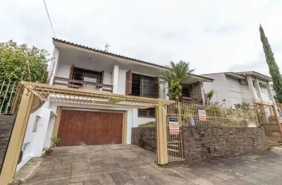 Casa / 3 dormitórios / 1 suíte / 3 vagas / churrasqueira / piscina / jardim plan