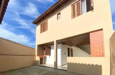 Casa / sobrado / 4 dormitórios / churrasqueira / 2 vagas / jardim algarve / port