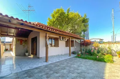Casa / 2 quartos / 2 vagas / pátio / formosa / alvorada / rs