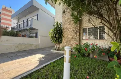 Casa com 3 quartos à venda na Rua Vinte de Setembro, 208, Azenha, Porto Alegre