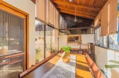 Casa em condomínio bairro tristeza de 3 dormitórios e 3 vagas