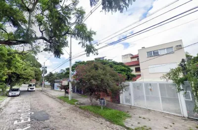 Casa com 4 quartos (02 suítes), 02 vagas cobertas no bairro ipanema
