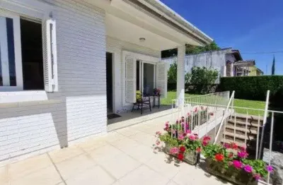 Casa espetacular com vista deslumbrante, reformada por arquiteto de 2 dormitório