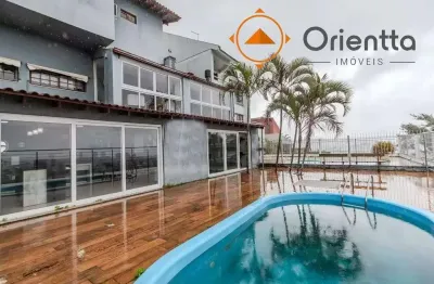 Casa alto padrão, totalmente mobiliada, localizada no bairro cavalhada!