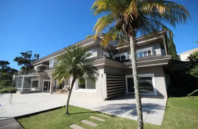 Casa alto padrão em condomínio fechado - 4 suítes, vista panorâmica