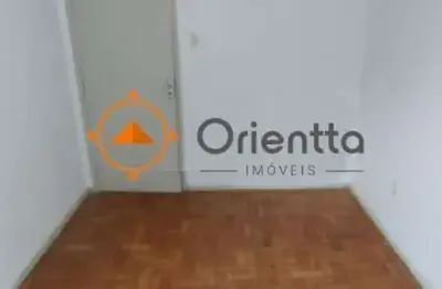 Apartamento sem mobília e sem elevador, com 1 dormitório na cidade baixa!