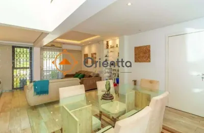 Casa com 4 quartos e 510m² para alugar em Boa Vista, Porto Alegre.