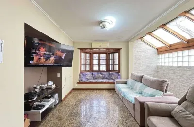 Casa ampla com piscina, adega, quiosque com churrasqueira e casa nos fundos (edí