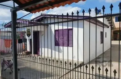 Vende terreno 300m², com 3 casas, casa da frente 2 dormitórios, sobrado nos fund