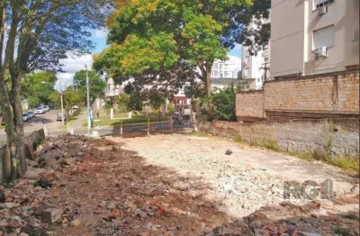 Terreno à venda na Avenida Teixeira Mendes, 66, Chácara das Pedras, Porto Alegre
