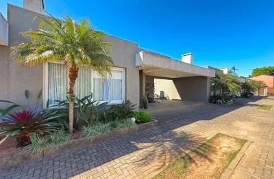 Casa em condomínio fechado com 3 quartos à venda na Rua Jacundá, 183, Guarujá, Porto Alegre