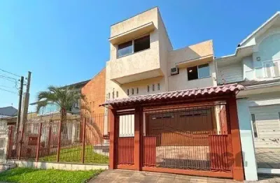 Casa em Porto Alegre, no bairro Nonoai, com 4 dormitório(s), à venda.