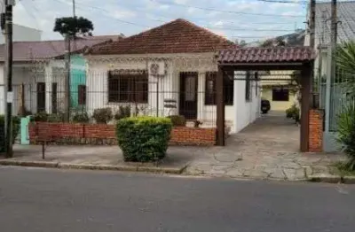 Casa em Porto Alegre, no bairro Cavalhada, com 6 dormitório(s), e 6 banheiros, à