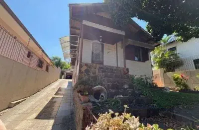 Casa com 3 quartos à venda na Rua Camaquã, 454, Camaquã, Porto Alegre