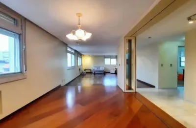 Vende-se apartamento com 3 quartos(1 suíte), 184m² e 2 vagas - Bom Fim