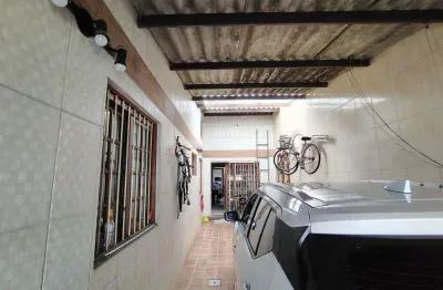 Casa no Bairro Nova Esteio com 200m² de área privativa  e 03 (Três) quartos.