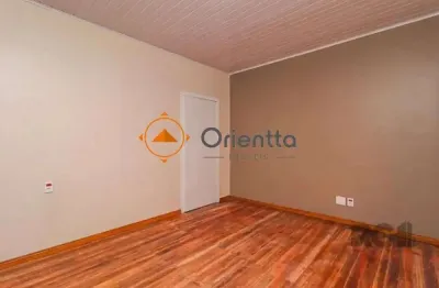 Casa com 6 quartos e 250m² para alugar em Petrópolis, Porto Alegre.