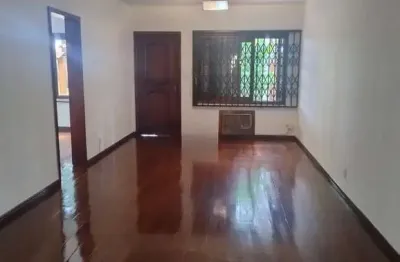 Casa 3 quartos, 4 vagas e churrasqueira no bairro Jardim São Pedro.