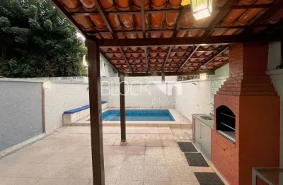 Barra da tijuca | casa de condomínio 5 quartos, sendo 2 suites