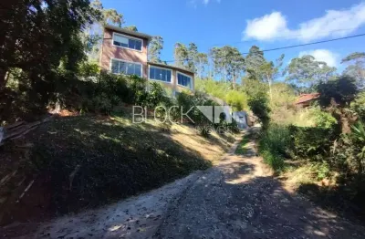 Casa em condomínio fechado com 4 quartos para alugar na Estrada do Carangola, --, Carangola, Petrópolis