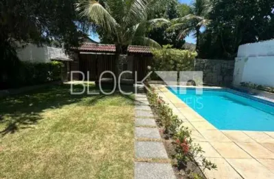 Barra da Tijuca | Casa de Condomínio 4 quartos, sendo 2 suites