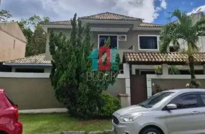 Vargem Pequena | Casa de Condomínio 4 quartos, sendo 4 suites