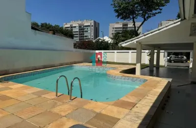 Casa em condomínio fechado com 3 quartos para alugar na Rua Mário Albuquerque, --, Barra da Tijuca, Rio de Janeiro